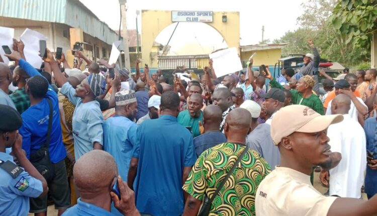 Osogbo community protests erratic electricity supply by IBEDC